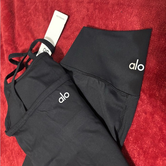 ALO Yoga Leggings and Top Set - Picture 6 of 6